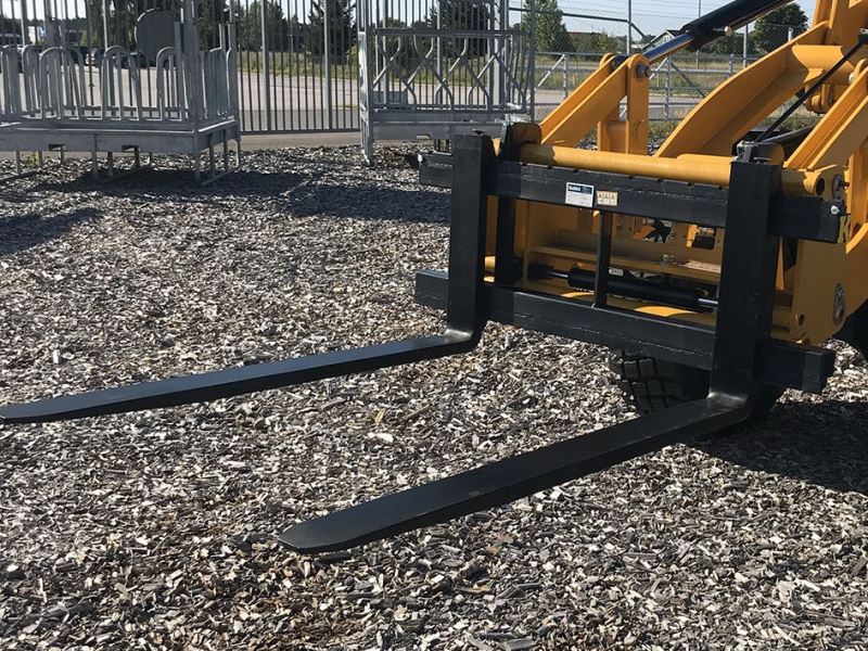 KELLFRI 2.5t 1.2m Pallet Forks w/ EURO brackets