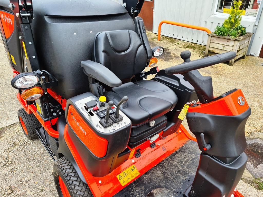 KUBOTA FC3-261 Rideon Mower with High Dump Collector