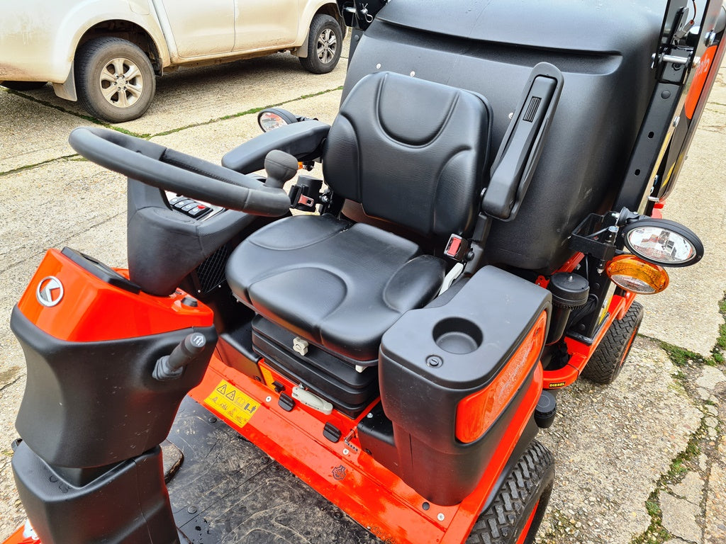 KUBOTA FC3-261 Rideon Mower with High Dump Collector