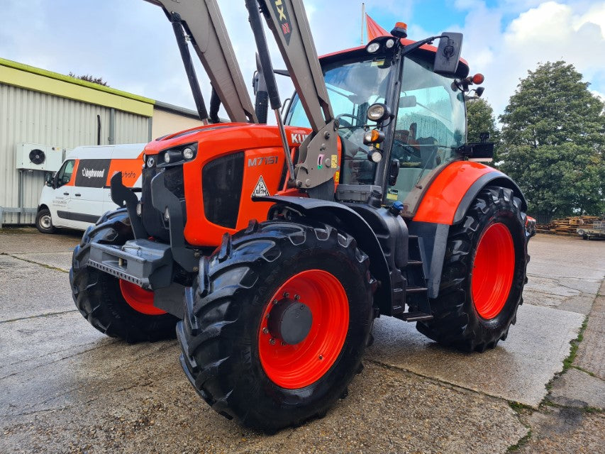 Kubota M7151 150hp F30/R15 Tractor with MX loader