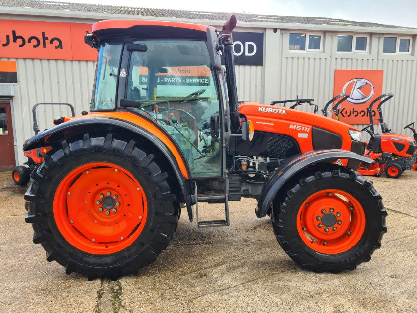 Kubota M5-111 113hp 36/36 Tractor