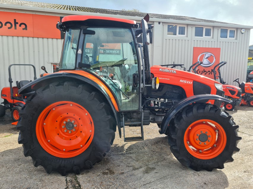 Kubota M5-111 113hp Tractor - 18 Plate