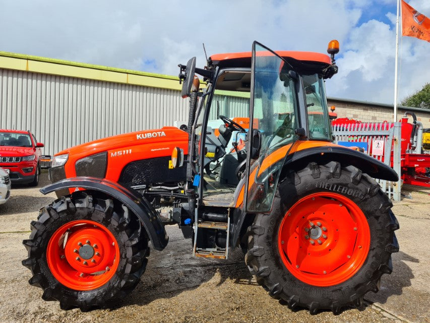 Kubota M5-111 113hp Tractor - 18 Plate