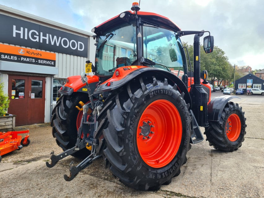 Kubota M6-142 x-Demo 40k 24/24 Tractor - only 200hrs