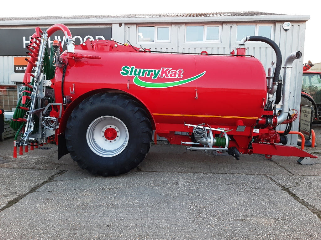 SlurryKat 2750G Tanker with 9m Dribble bar