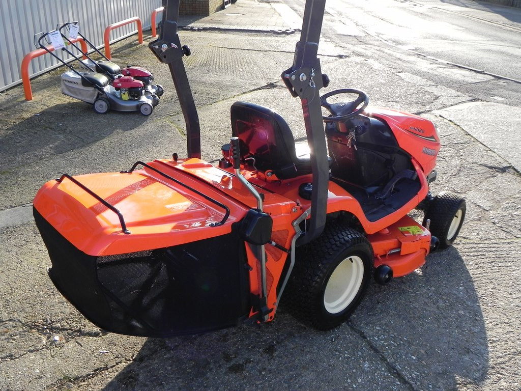 KUBOTA GR2120 II 48" deck - Rideon Mower