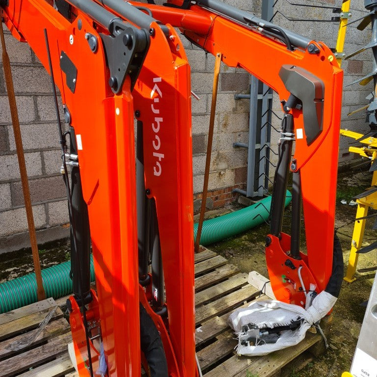 Kubota LK2100H Loader with Hydraulic Levelling (for use with Kubota M6002 series)