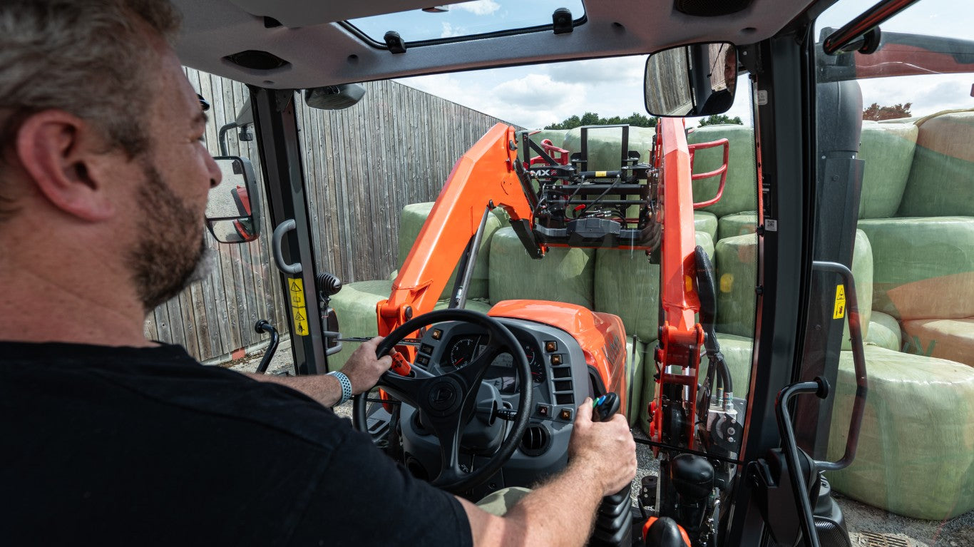 Kubota LK2100M Loader with Mechanical Levelling (for M6002 series)