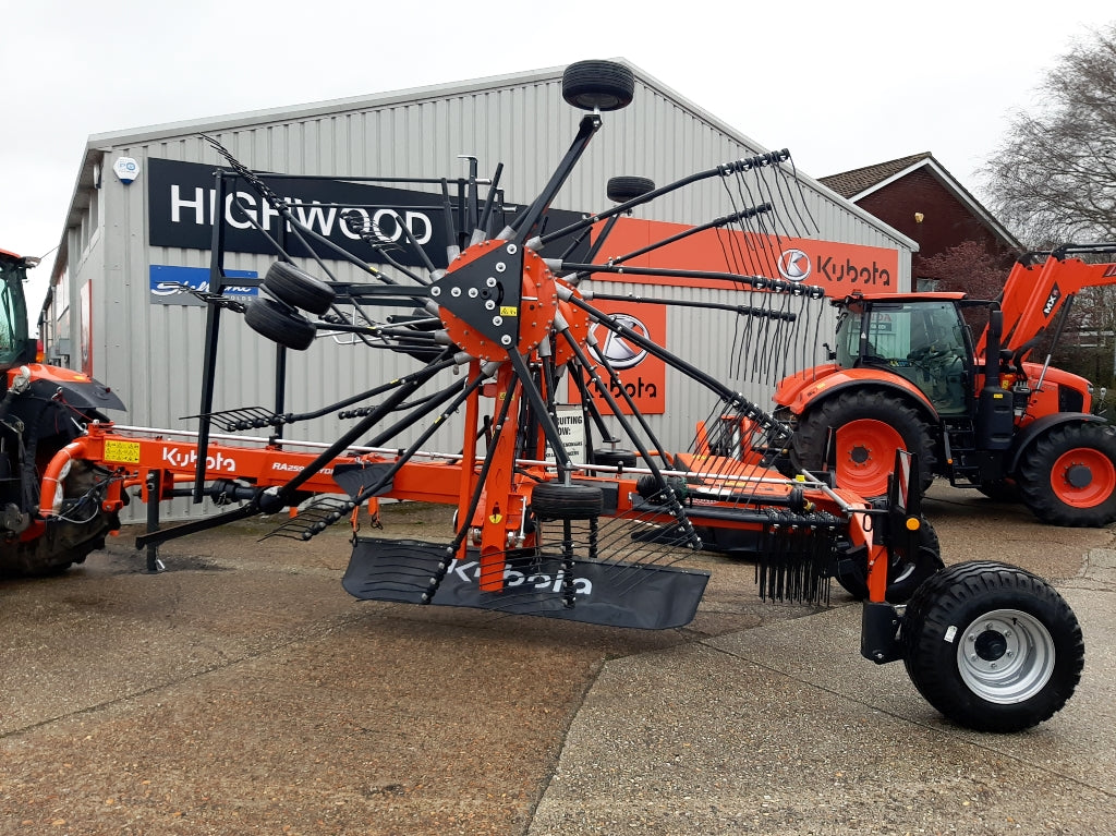 KUBOTA RA2590 HYDRO Pro 9m Twin Rake