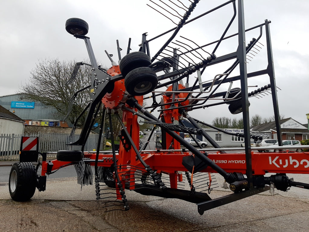 KUBOTA RA2590 HYDRO Pro 9m Twin Rake