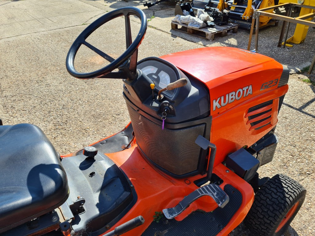 KUBOTA G23 LD (Low Dump) Rideon with 48" Deck - 1622hrs