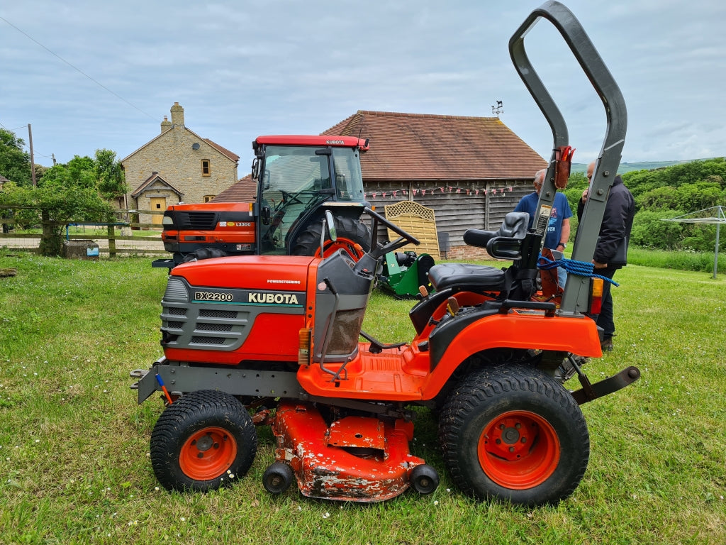 Kubota BX2200 Compact Tractor with 54" Deck - 2700hrs