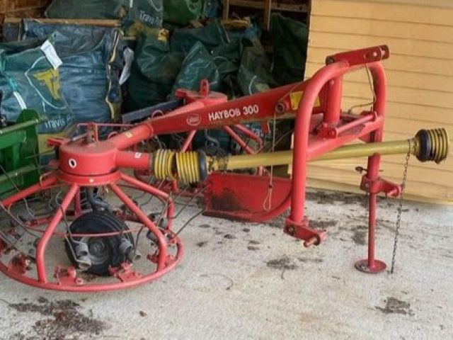 VICON Haybob 300 Mounted Tedder