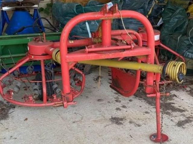 VICON Haybob 300 Mounted Tedder