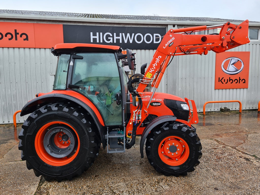 Kubota M4073 74hp Tractor c/w Loader