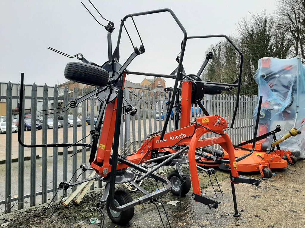 KUBOTA TE4052 5.2m Tedder