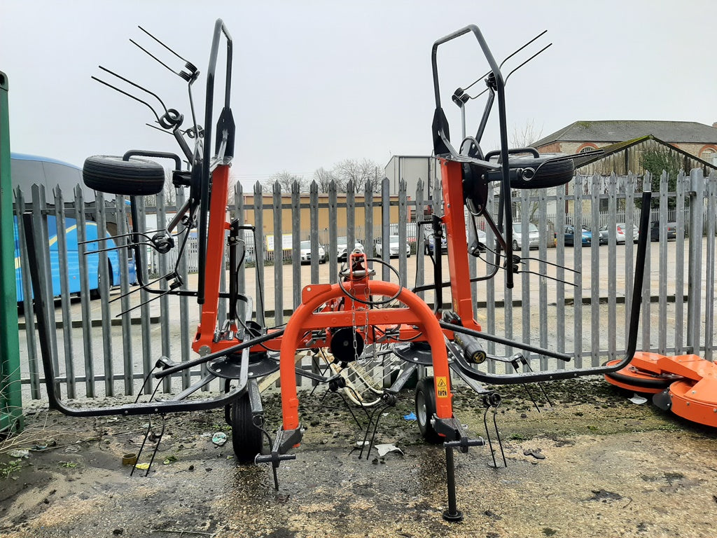 KUBOTA TE4052 5.2m Tedder