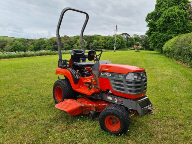 Kubota BX2200 Compact Tractor with 54" Deck - 2700hrs