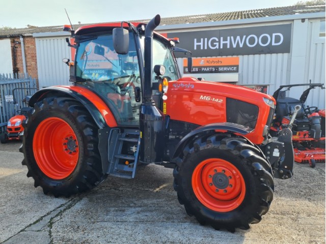 Kubota M6-142 40k 24/24 Tractor - 1000hrs